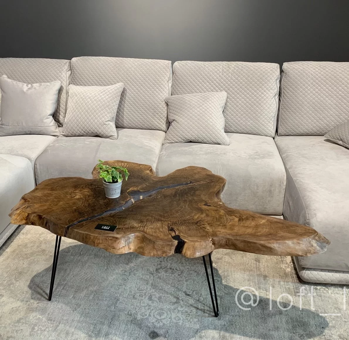 Журнальный стол из ореха Loft Look Журнальный стол из ореха