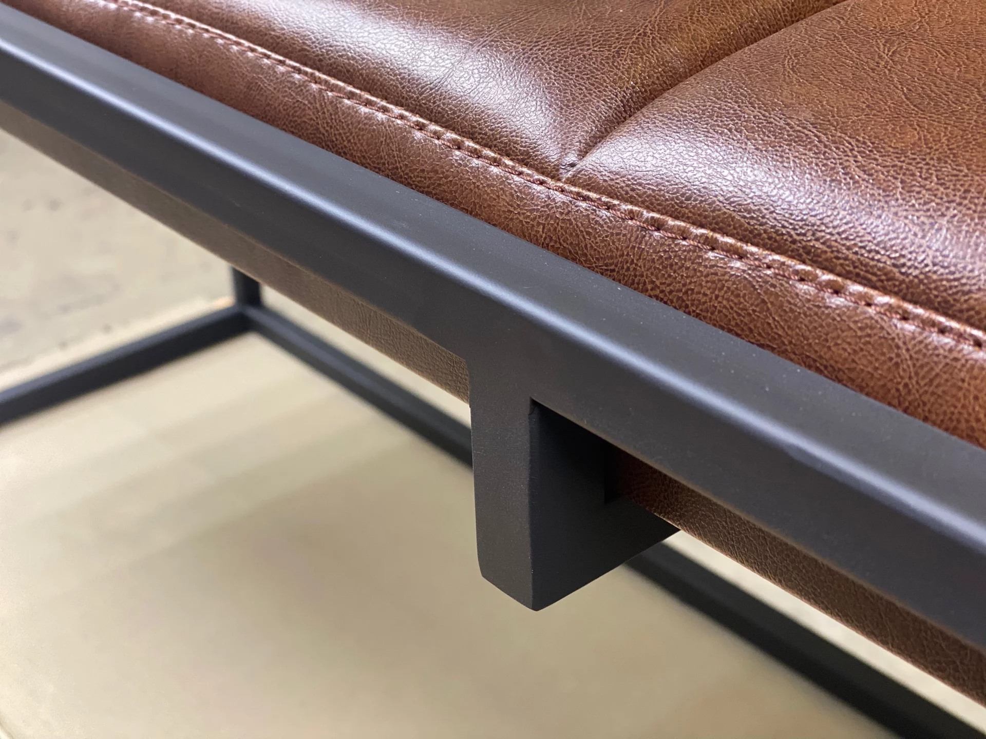 Leather bench — фото 12