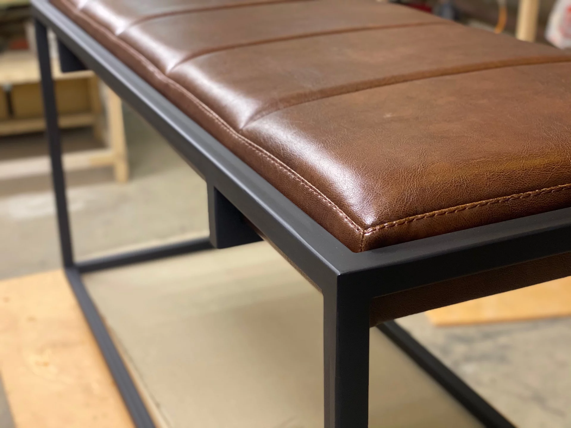 Leather bench — фото 2