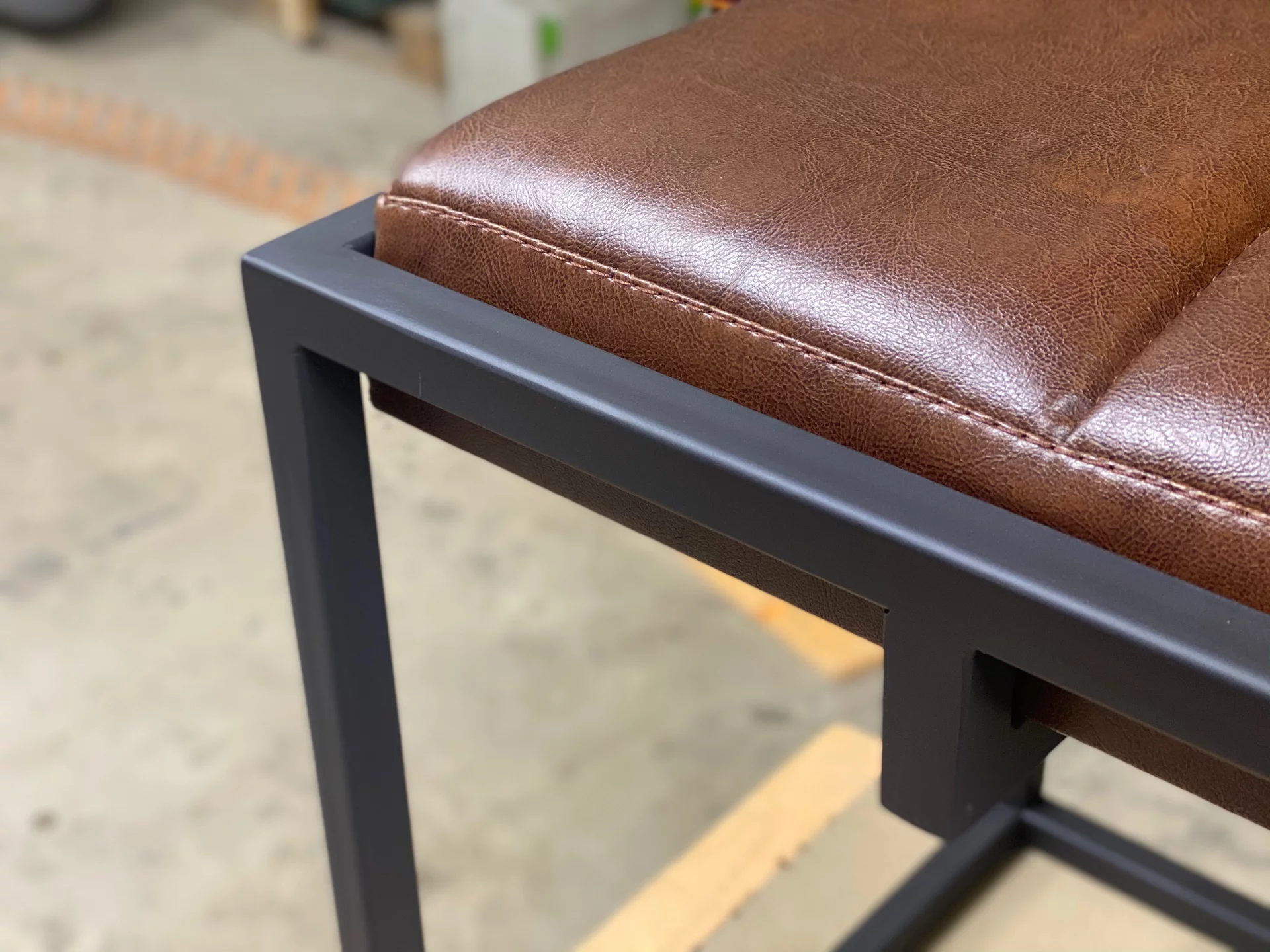 Leather bench — фото 10
