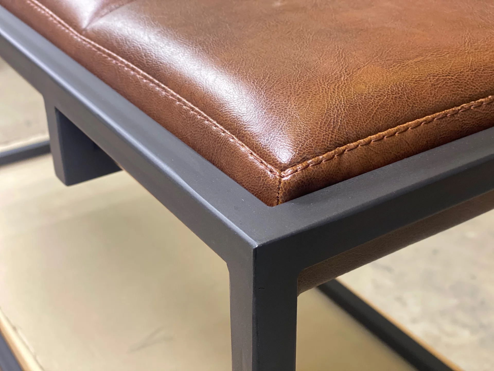 Leather bench — фото 9