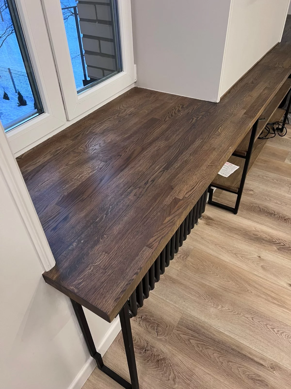 Подоконник из массива дуба на металлических опорах Loft Look Подоконник из массива дуба на металлических опорах — фото 3