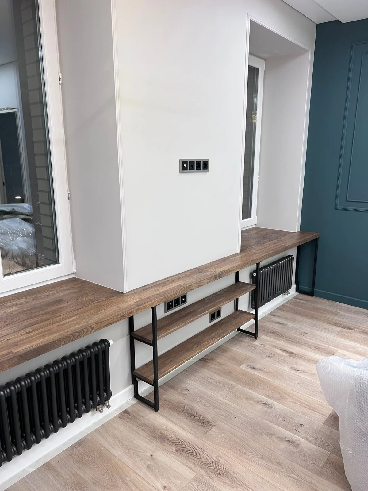 Подоконник из массива дуба с консольной полкой Loft Look Подоконник из массива дуба с консольной полкой — фото 9