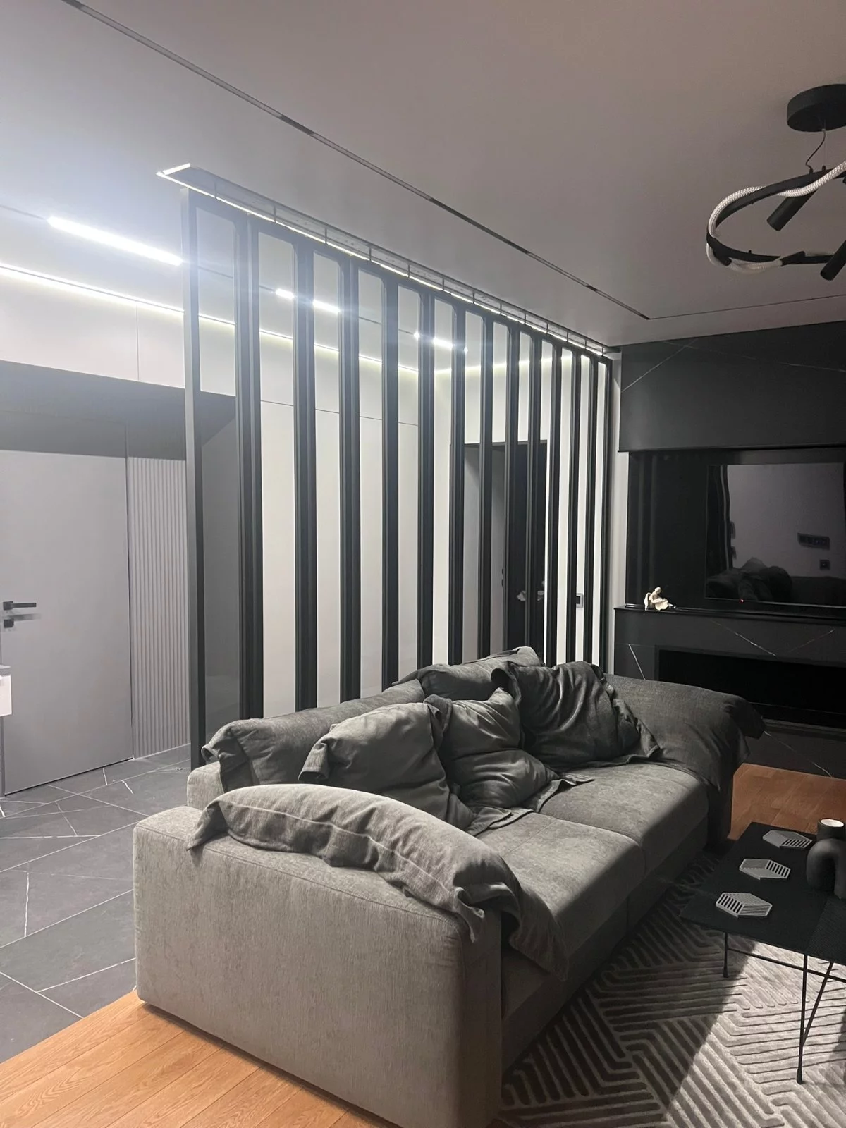 Поворотная перегородка из металла и стекла Loft Look Поворотная перегородка из металла и тонированного стекла — фото 3