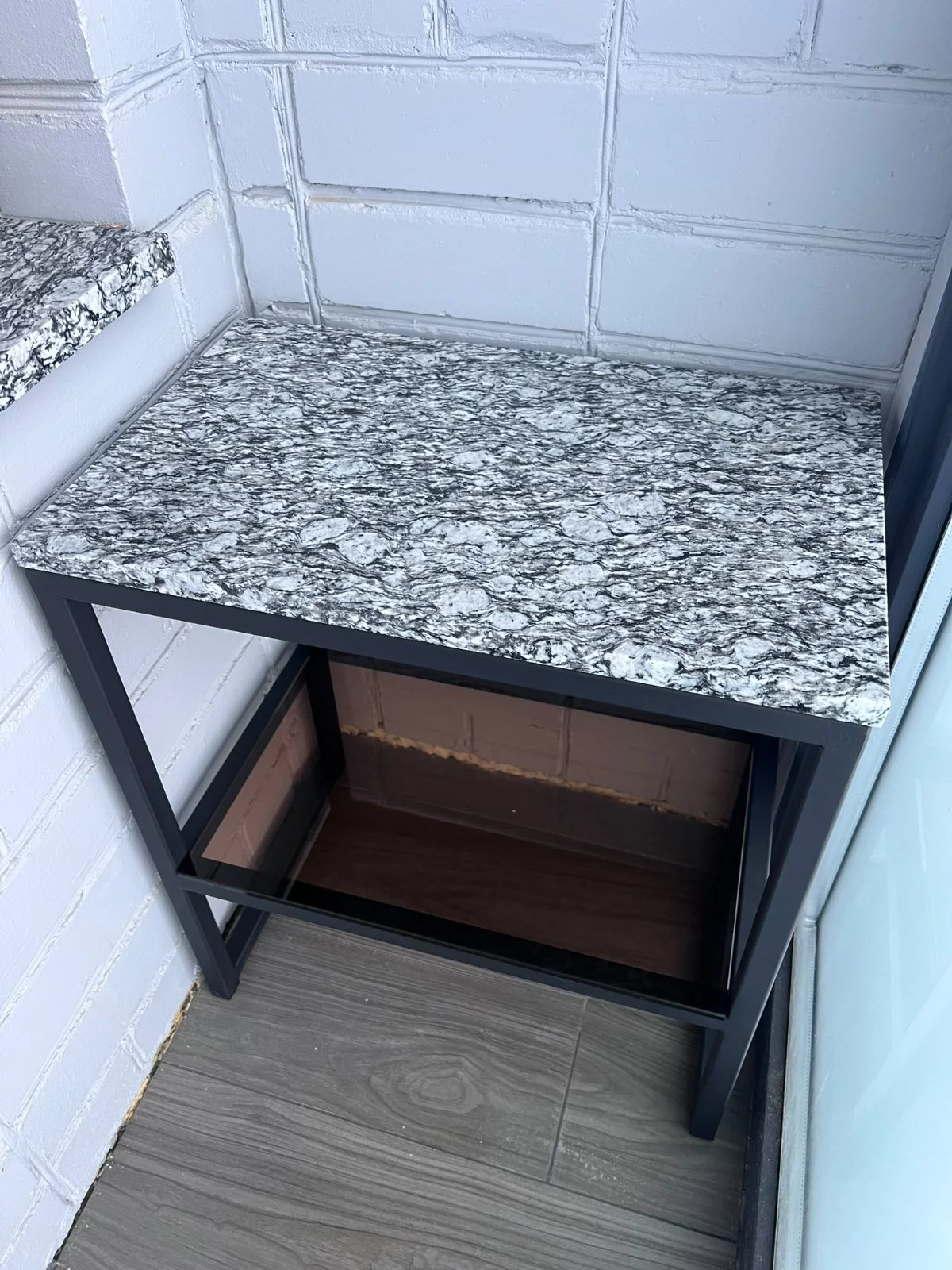 Столик для балкона с каменной столешницей Loft Look Столик для балкона с каменной столешницей на металлическом подстолье — фото 3