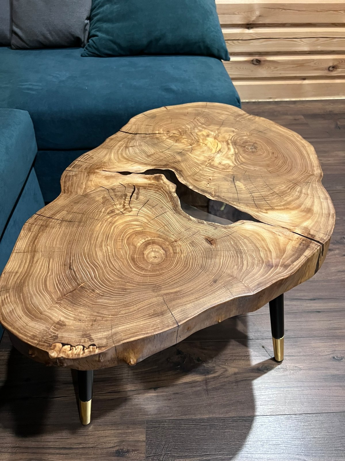 Журнальный стол из спила карагача со смолой Loft Look Журнальный стол из спила карагача с эпоксидной смолой — фото 7